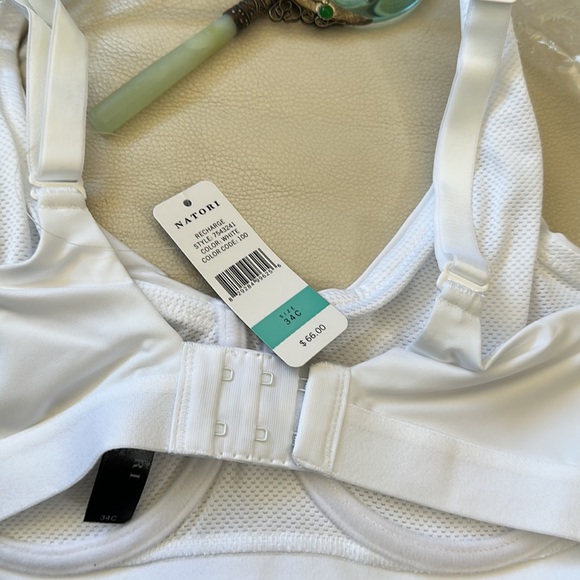 Natori white sports bra with underwire . Size 34C NWT - Picture 3 of 4